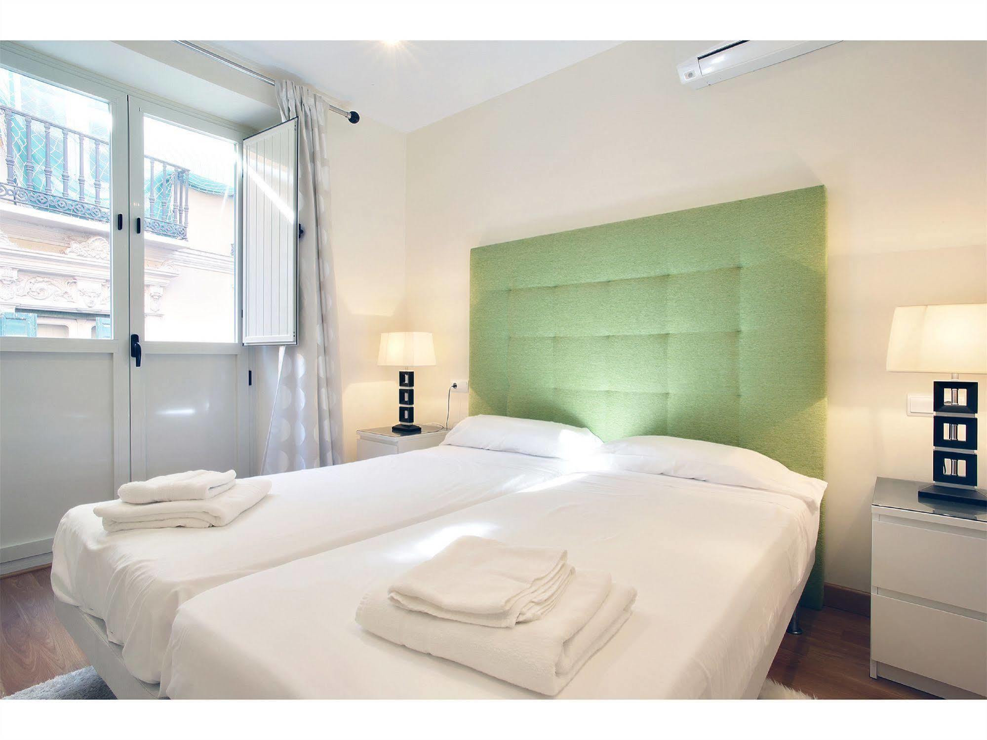Apartamentos Unisierra Malaga Exterior photo