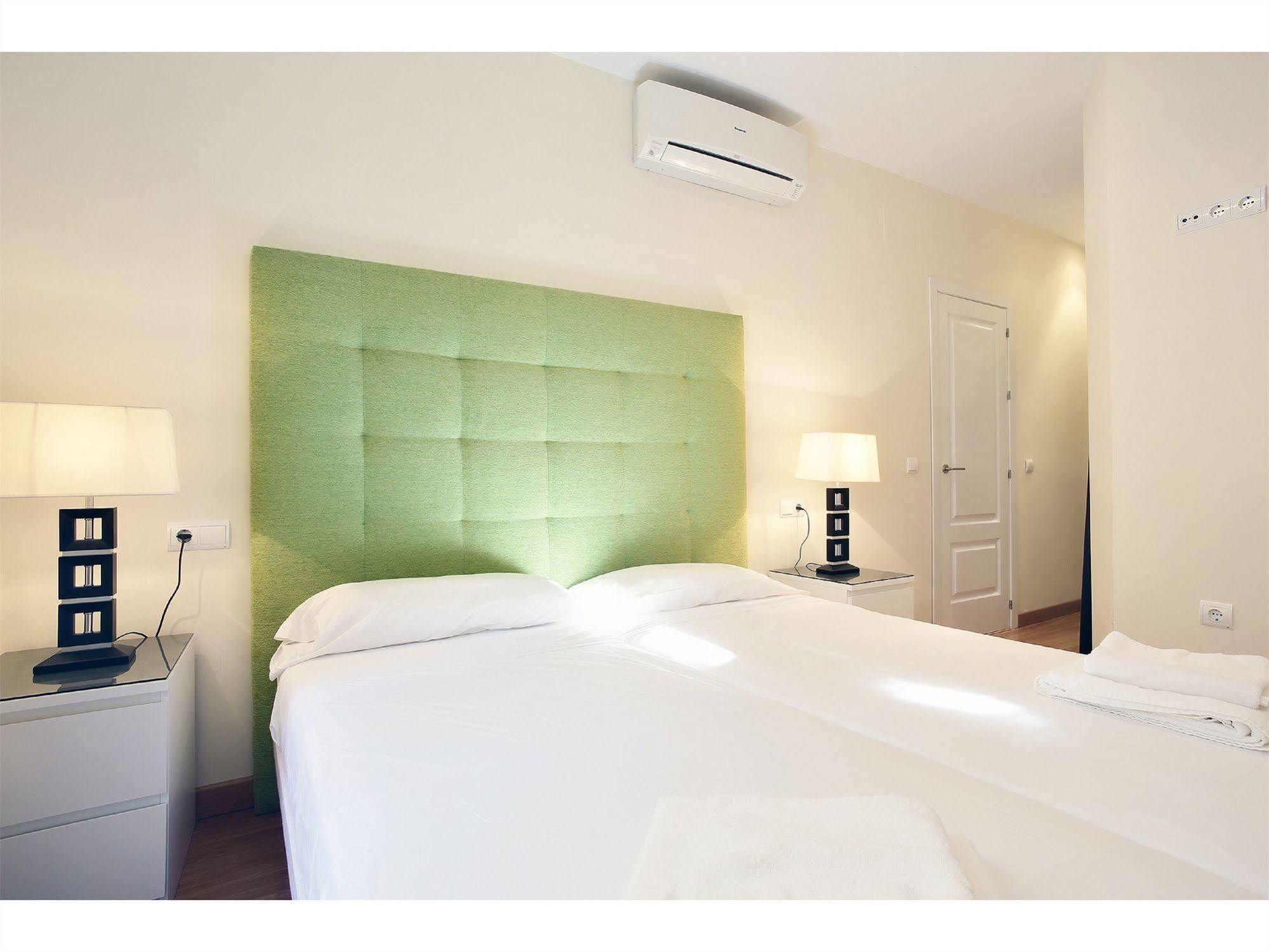 Apartamentos Unisierra Malaga Exterior photo